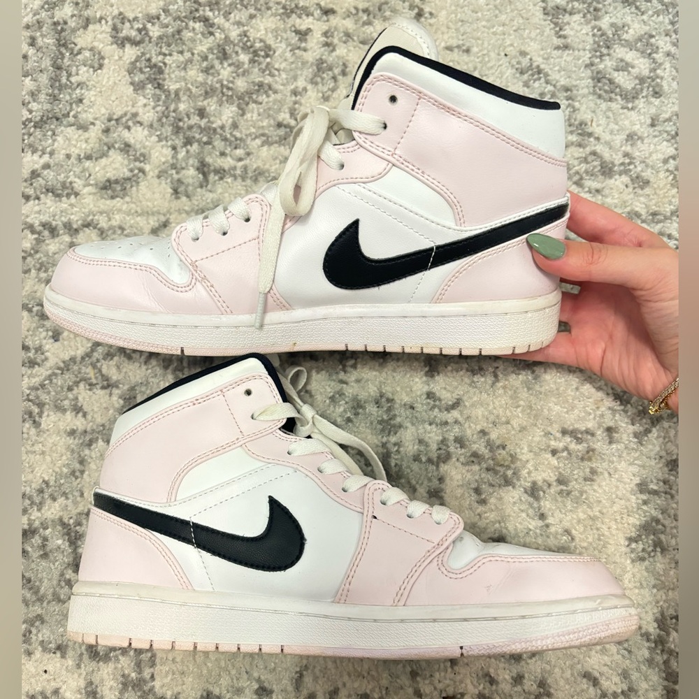 Jordan 1 Mid Men's Size US 7 Color (Barely rose) Good used condition